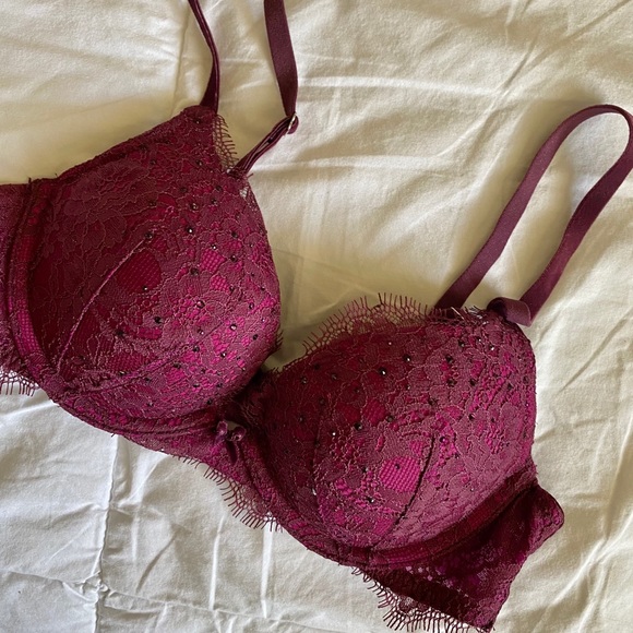 Victoria Secret Push-Up Bra - Picture 1 of 3